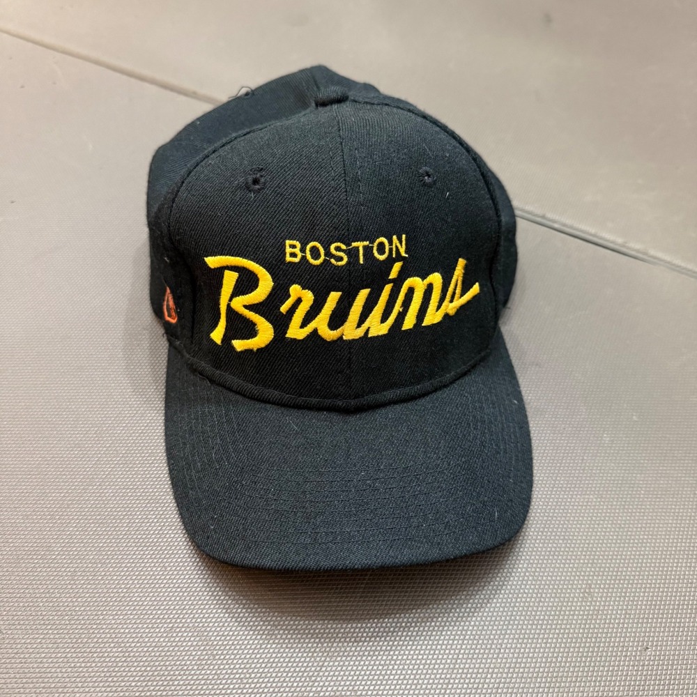 Vintage Boston Bruins Script Sports Specialties Snapback Hat Wool NHL Black
